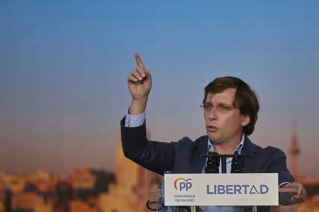 02-05-2021 El alcalde de Madrid, Jos&eacute; Luis Mart&iacute;nez-Almeida interviene en el &uacute;ltimo acto de campa&ntilde;a del partido, en el barrio de Salamanca, a 2 de mayo de 2021, en Madrid (Espa&ntilde;a). El PP pone fin a su campa&ntilde;a electoral en el barrio de Salamanca, principal feudo de los populares en la capital. Se trata del mismo lugar donde el partido protagoniz&oacute; el acto de apertura.
POLITICA 
Jes&uacute;s Hell&iacute;n - Europa Press
