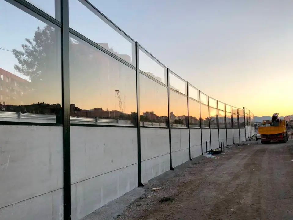 Instalaci&oacute;n de pantallas ac&uacute;sticas en la l&iacute;nea C-5 de Cercan&iacute;as
