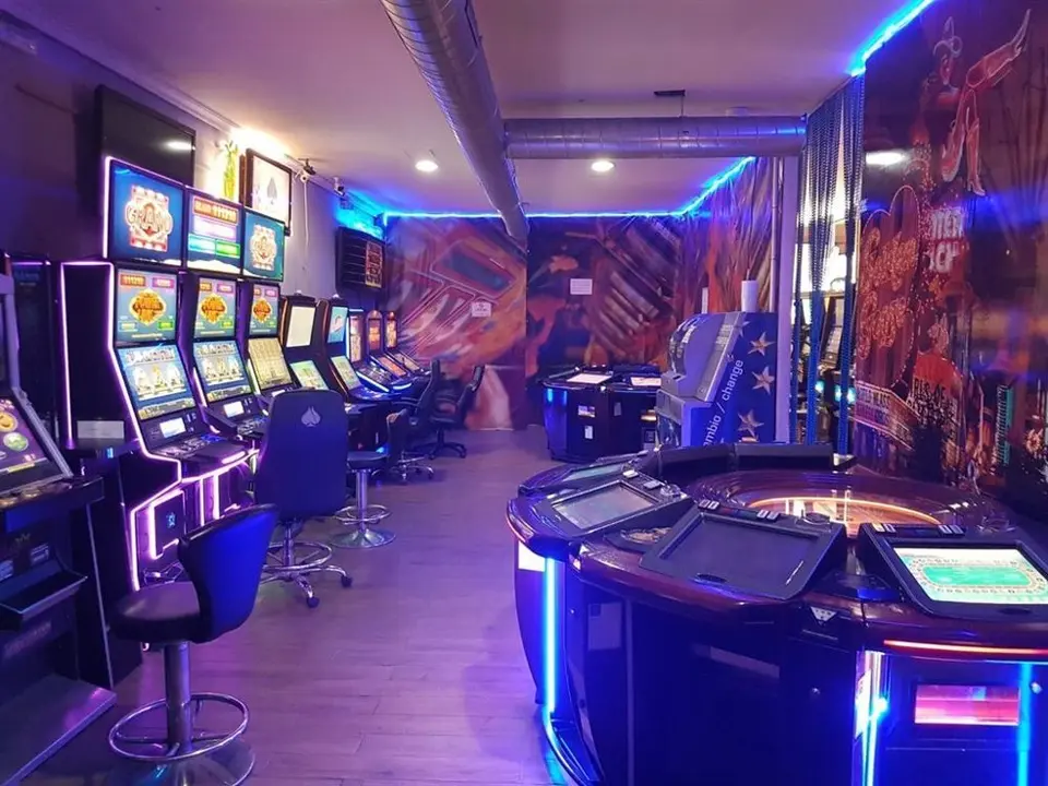 Sal&oacute;n de juegos o recreativos