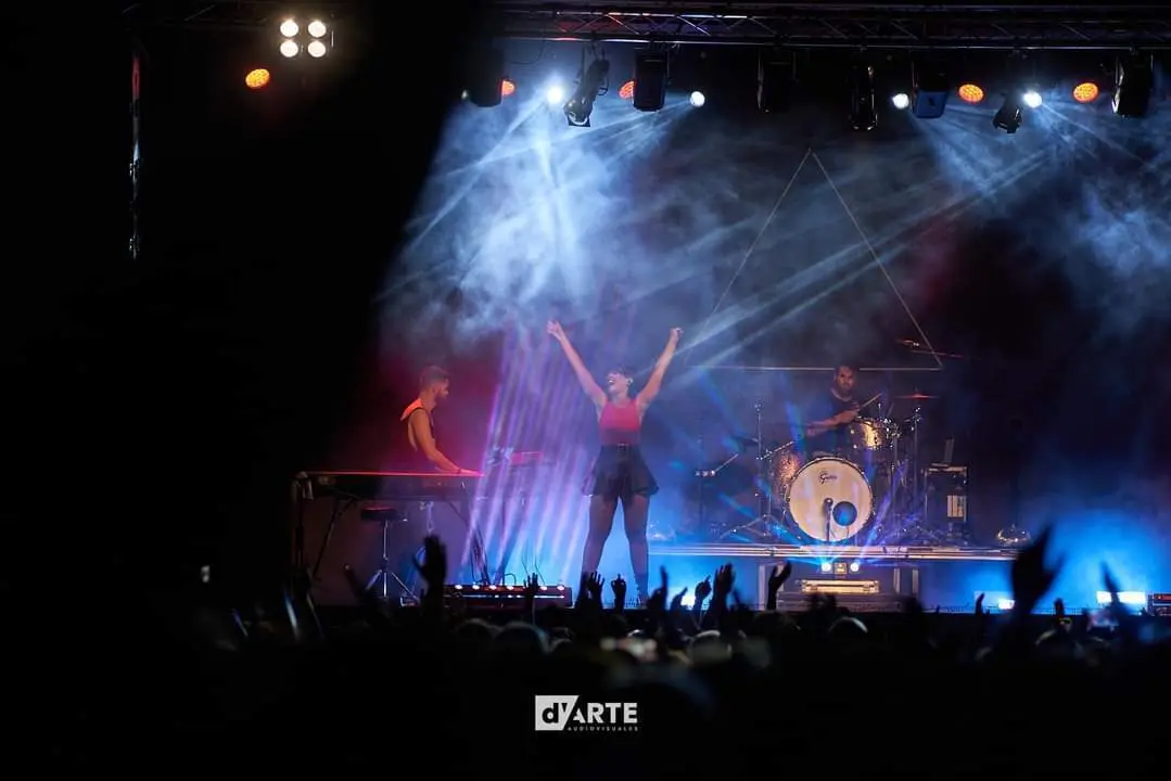 Imagen de un concierto de Aidalai en su tributo a Mecano