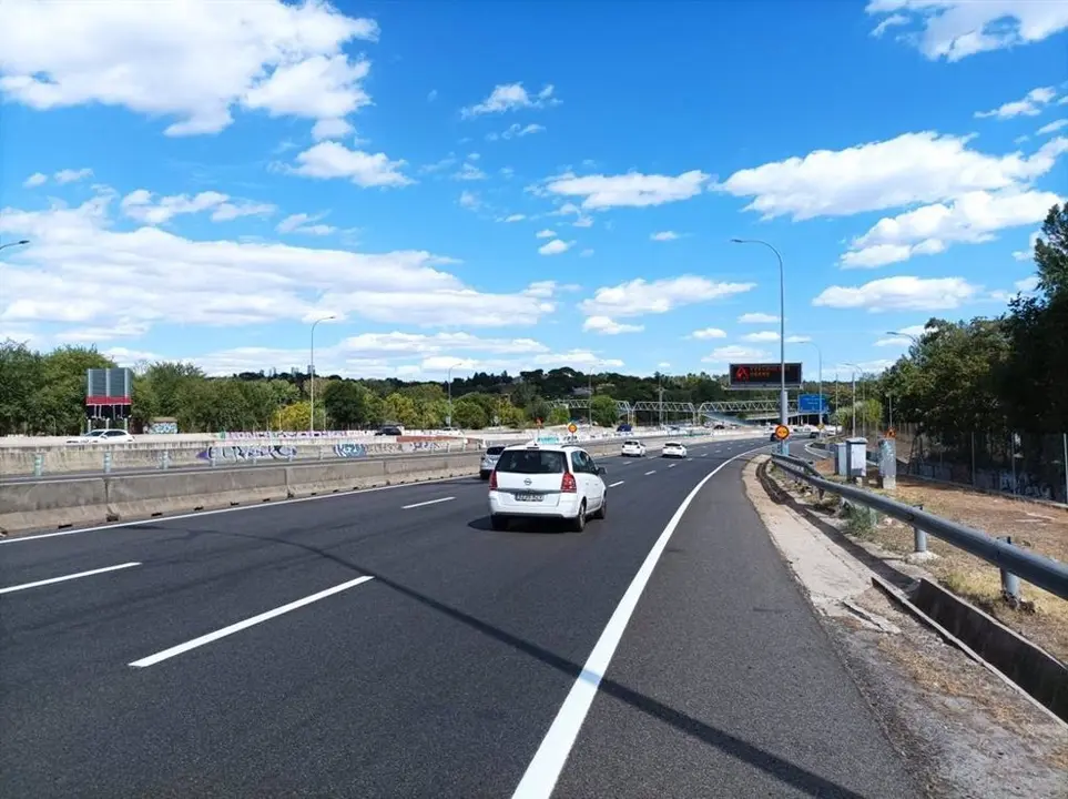 Carretera de Madrid con poco tr&aacute;fico de coches