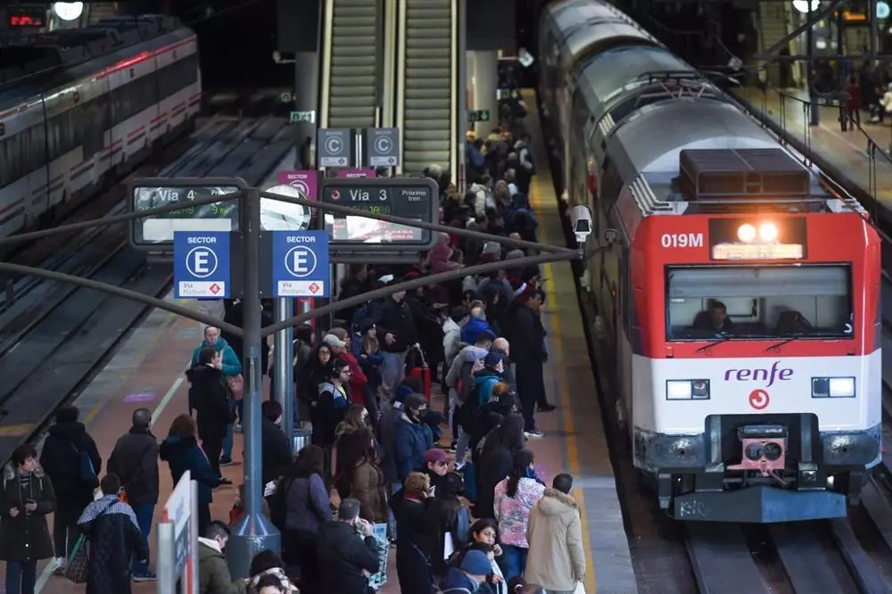 Estaci&oacute;n de Atocha llena de gente