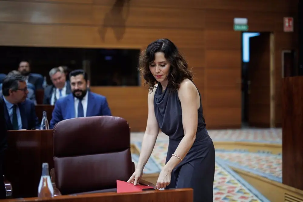 Ayuso prepara un plan regional sobre drogas dirigido a j&oacute;venes para frenar el consumo de marihuana y vapeadores