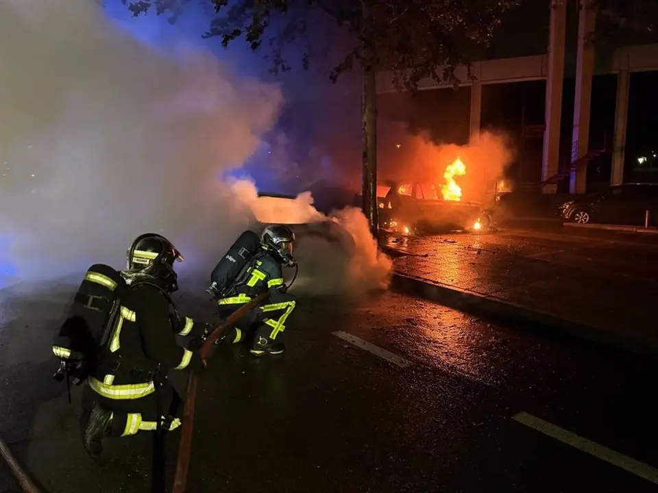 Arden seis veh&iacute;culos en una calle de Pozuelo de Alarc&oacute;n