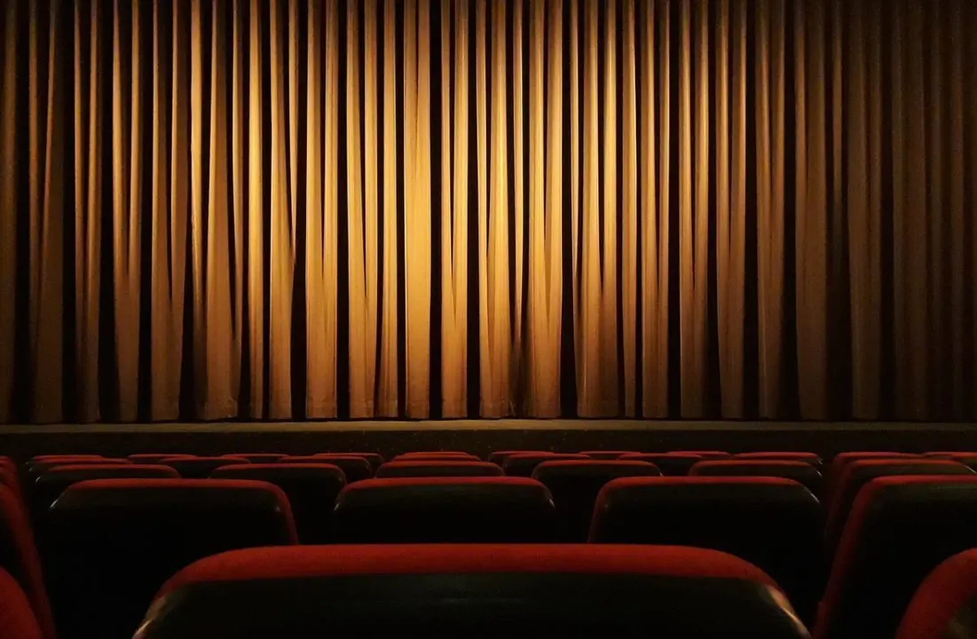 Imagen de archivo de un tel&oacute;n de teatro.