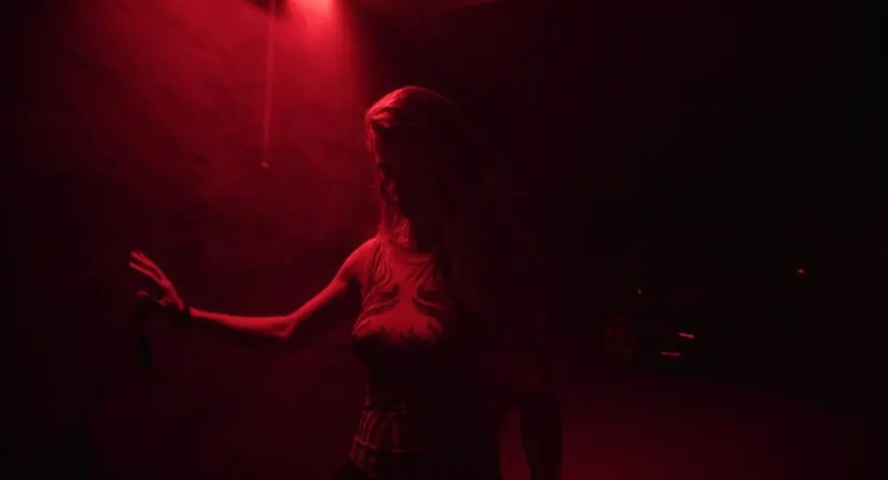 Mujer en rojo