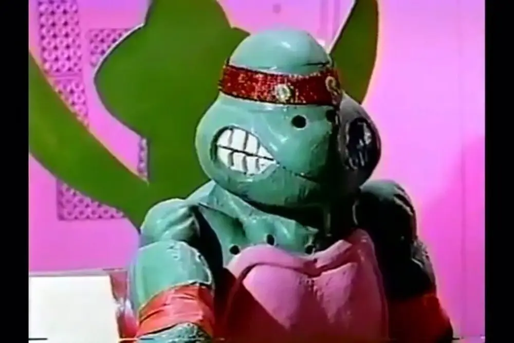 Imagen de uno de los personajes cutres de las tortugas ninjas, visualmente de mala calidad, cara hinchada y deforme con expresi&oacute;n enfadada