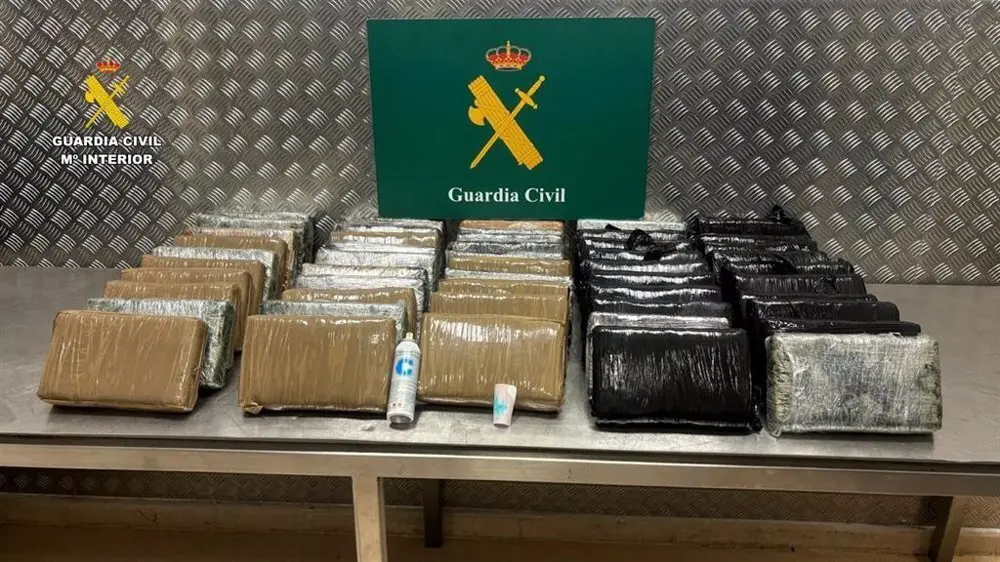 Fardos de droga interceptados por la Guardia Civil