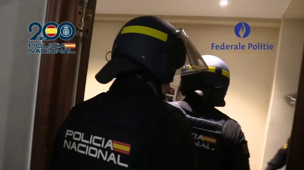 Agentes de polic&iacute;a actuando en una intervenci&oacute;n.