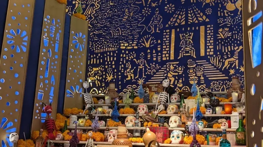 Altar de muertos de la Casa de M&eacute;xico.