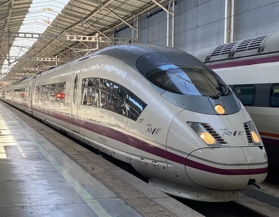 Foto de archivo de un tren AVE de Renfe.