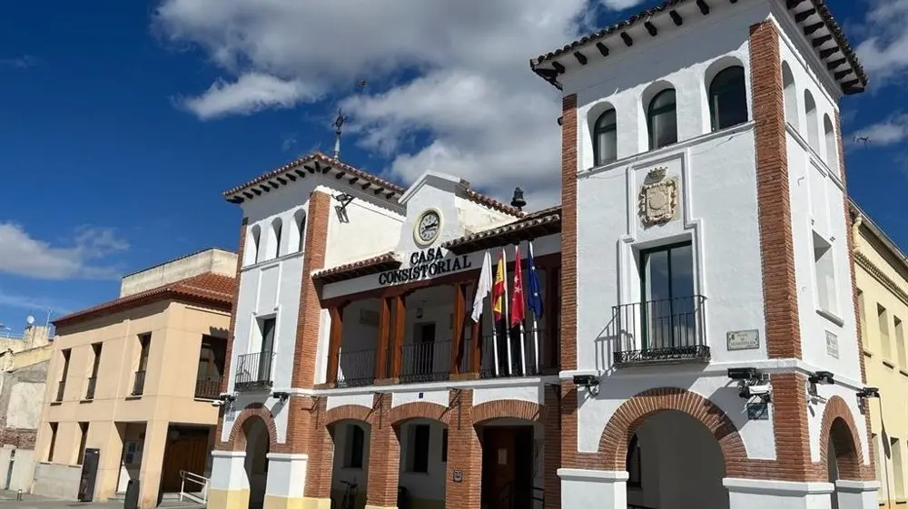 Fachada del consistorio de Pinto.