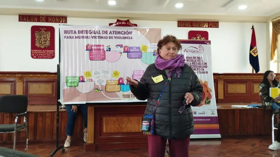 Matilde Camacho en una charla de Paz y Desarrollo.