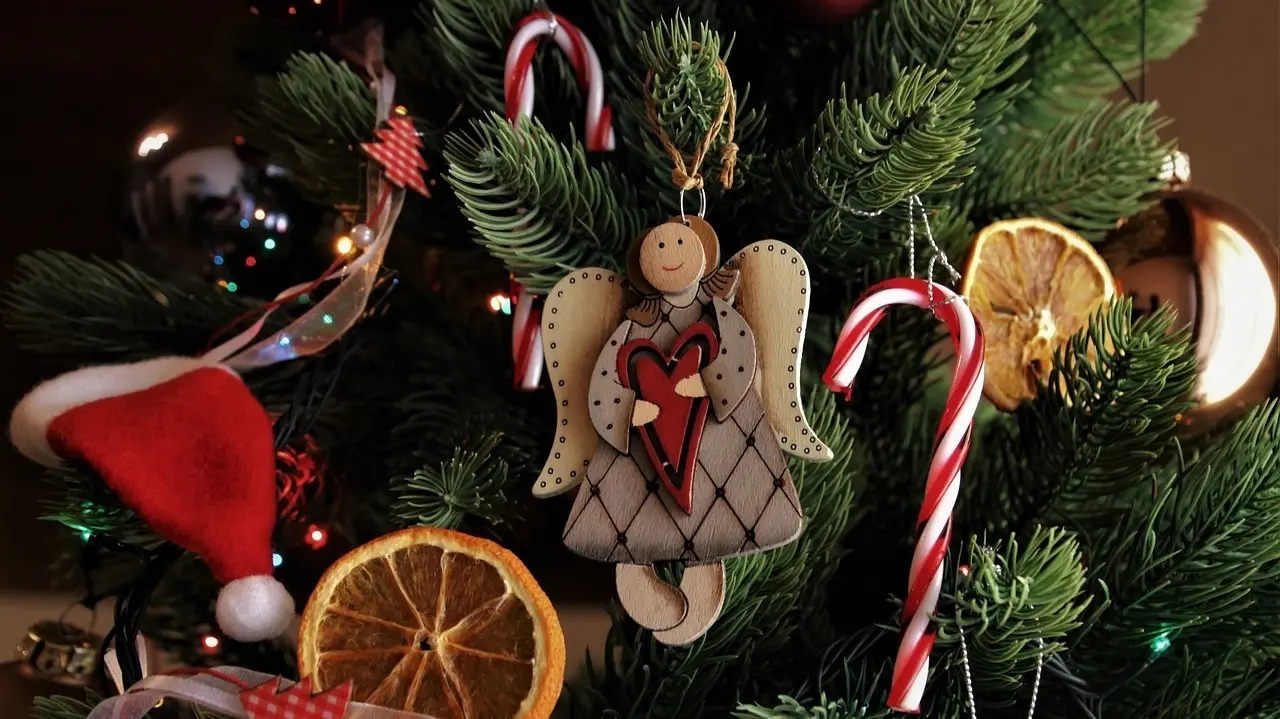 &Aacute;rbol de Navidad decorado.