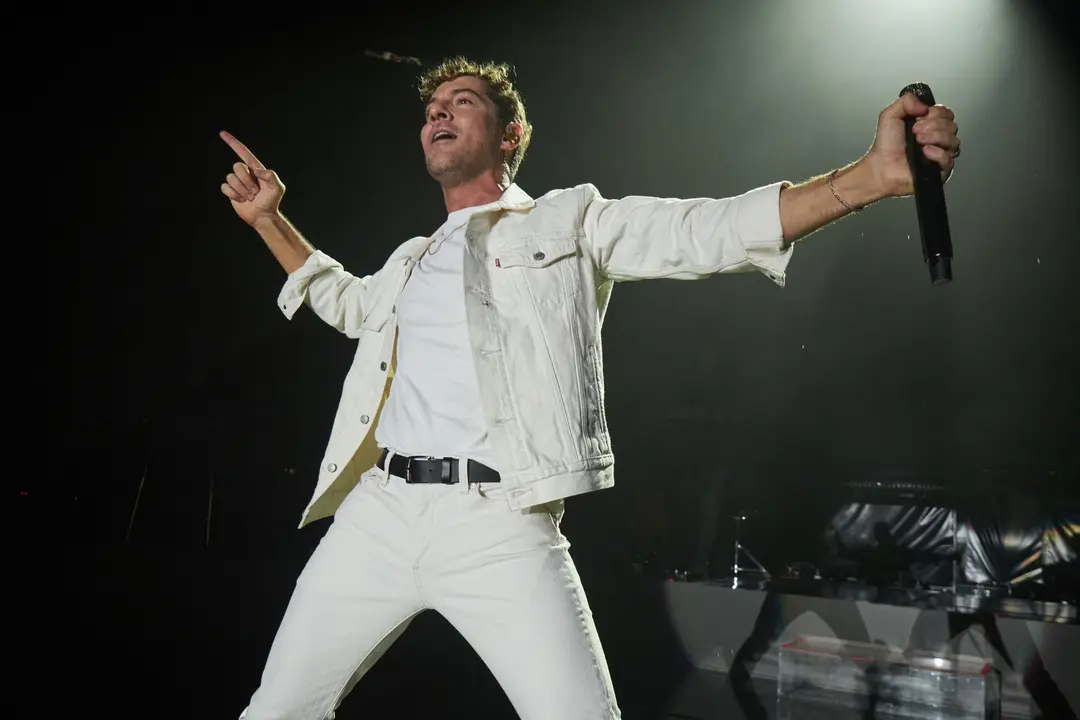 El cantante David Bisbal durante una actuaci&oacute;n en el concierto de su nueva gira TOUR VOLAR&Eacute;, a 8 de junio de 2024, en Pamplona, Navarra (Espa&ntilde;a). David Bisbal Ferre es un cantante, compositor y actor espa&ntilde;ol que alcanz&oacute; la fama a principios de la d&eacute;cada de los 2000 al quedar segundo finalista de la primera edici&oacute;n de Operaci&oacute;n triunfo 2001.