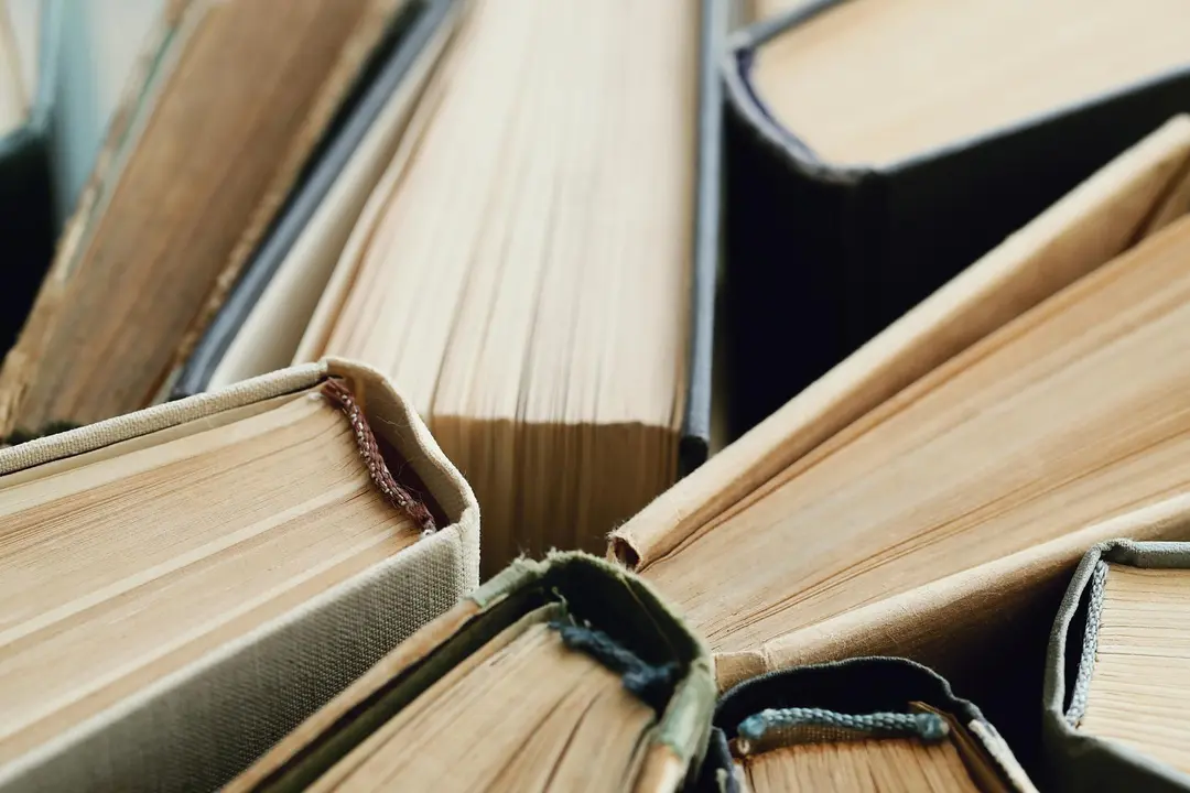 Cantos de libros juntos.