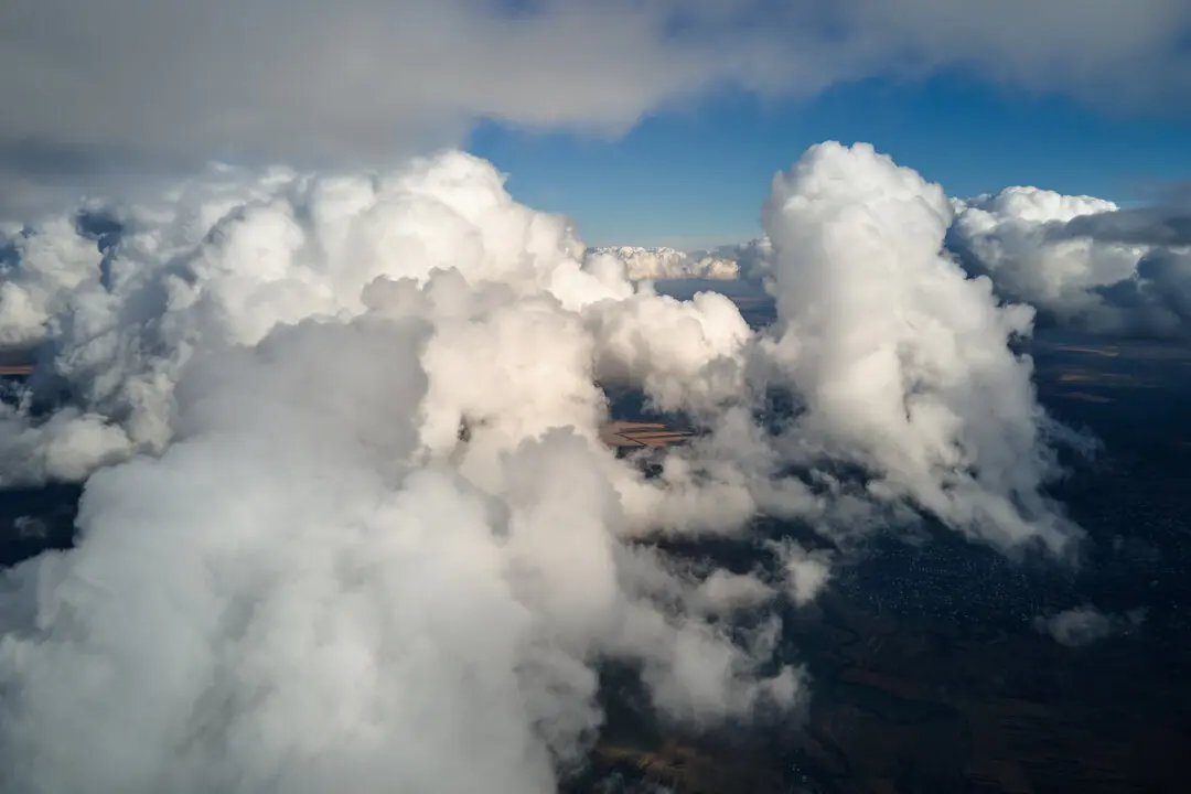 Nubes desde arriba. Imagen de archivo.