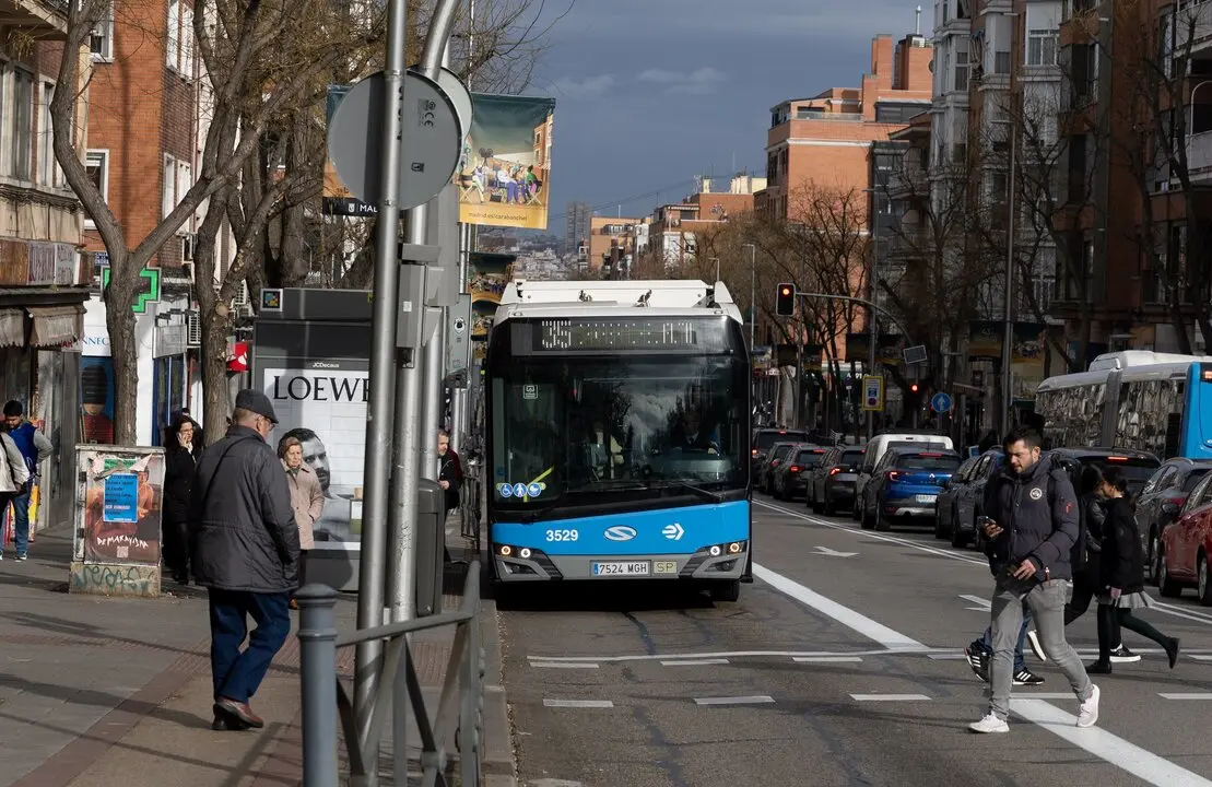 Un autob&uacute;s de la EMT el d&iacute;a que son gratuitos, a 8 de enero de 2025, en Madrid (Espa&ntilde;a).