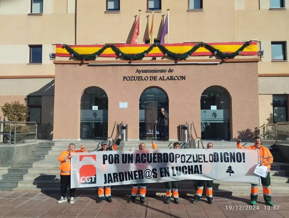 Trabajadores del servicio de mantenimiento de parques y jardines de Pozuelo.