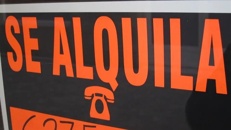 Cartel de alquiler.