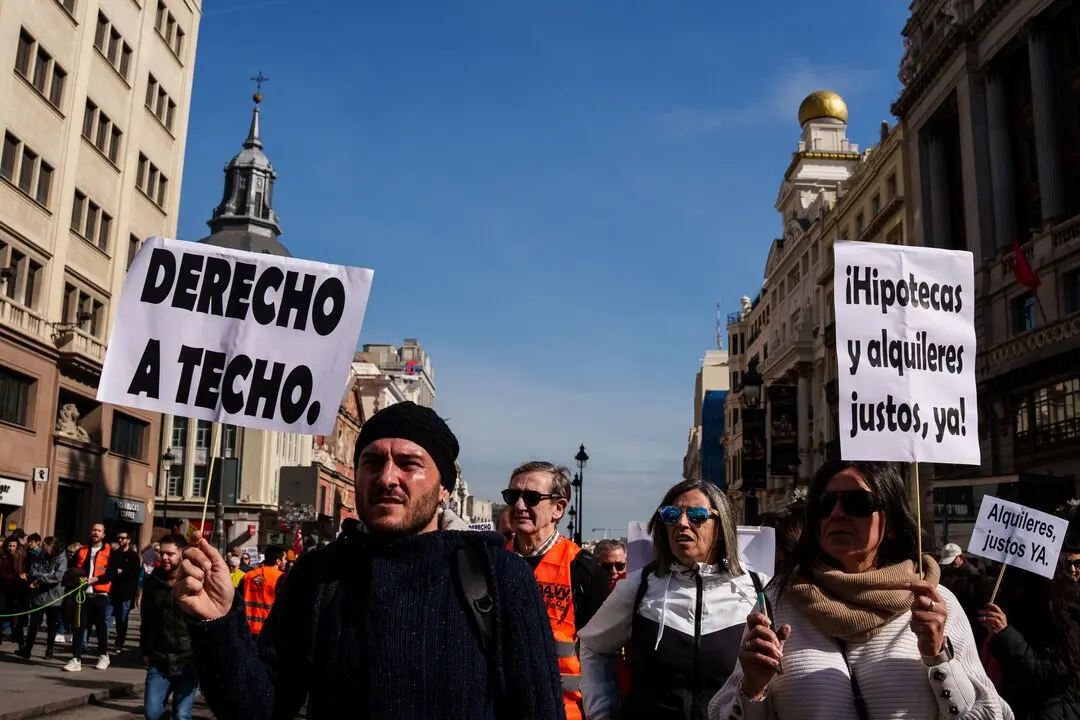 Varias personas durante una manifestaci&oacute;n por una vivienda digna.
Imagen de archivo.