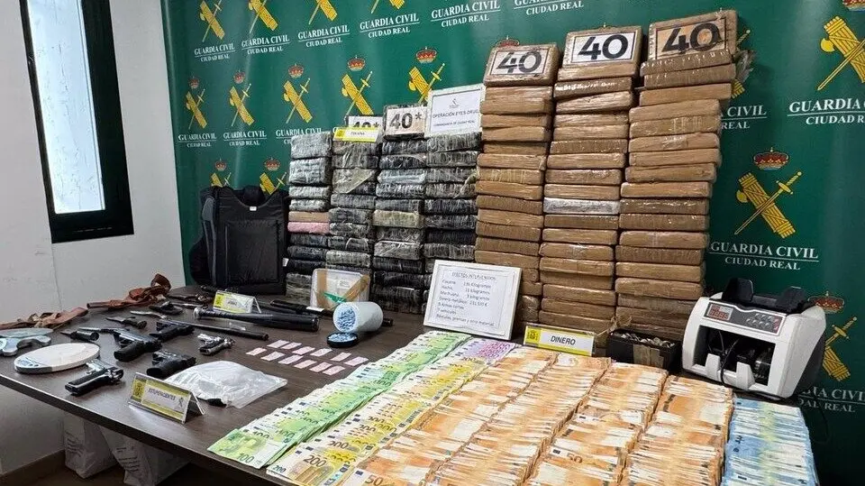 La Guardia Civil detiene a 31 personas en Madrid y Castilla-La Mancha e incauta 150 kilos de coca&iacute;na y otras drogas.