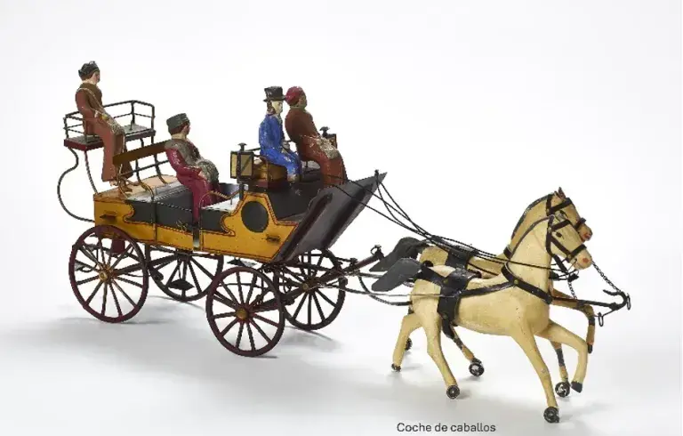 Coche de caballos de la exposici&oacute;n 'Del juguete al cielo' en Condeduque.