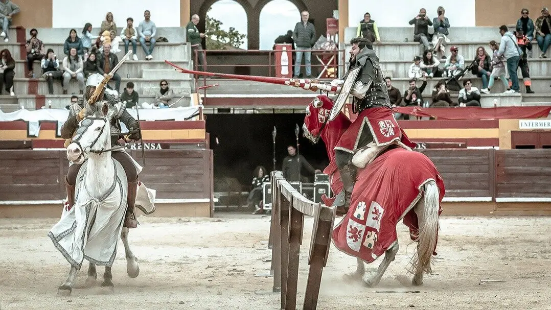 Torneo de justas en la Gran Feria Medieval de El &Aacute;lamo. Imagen del Ayuntamiento de El &Aacute;lamo.
