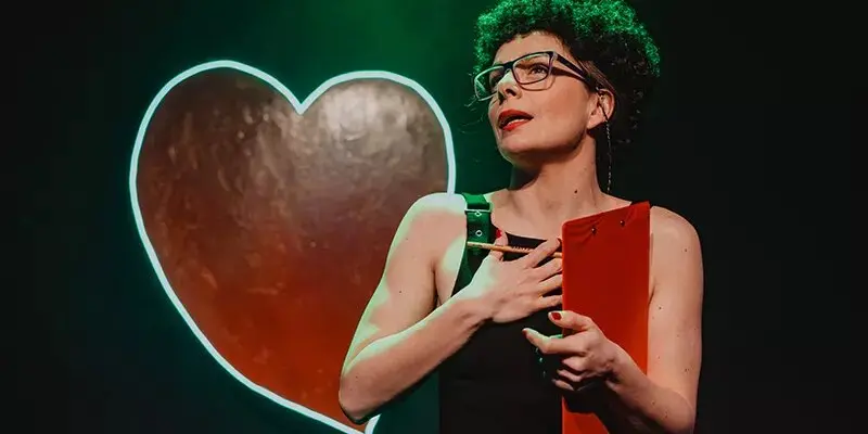 Un momento de la obra 'Coraz&oacute;n en rebajas'. Imagen de La escalera de Jacob.