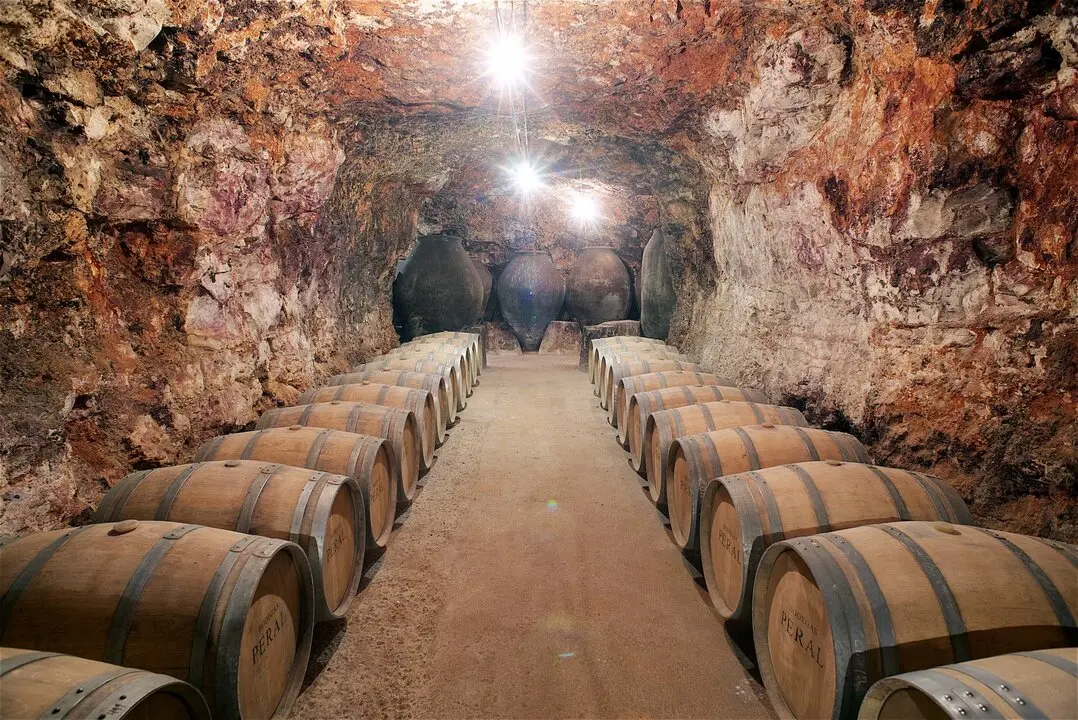 Bodegas Peral. Imagen cedida por RENFE.