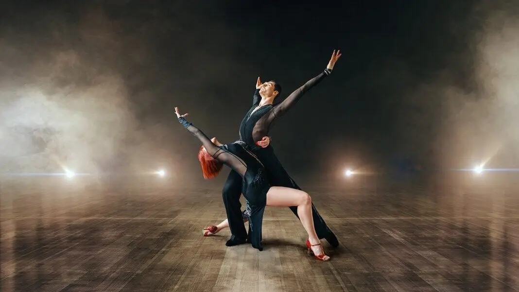 Pareja de baile. Imagen de archivo.