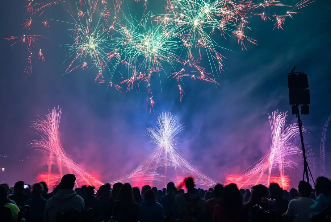 Fuegos artificiales en im&aacute;gen de archivo