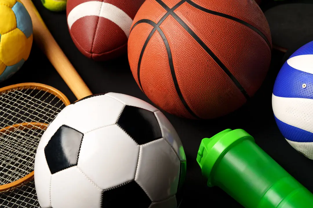 Objetos de deporte en imagen de archivo.