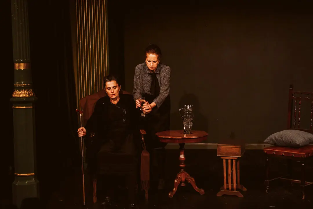 Un momento de 'Bernarda y Poncia'. Imagen de Teatro Lara.