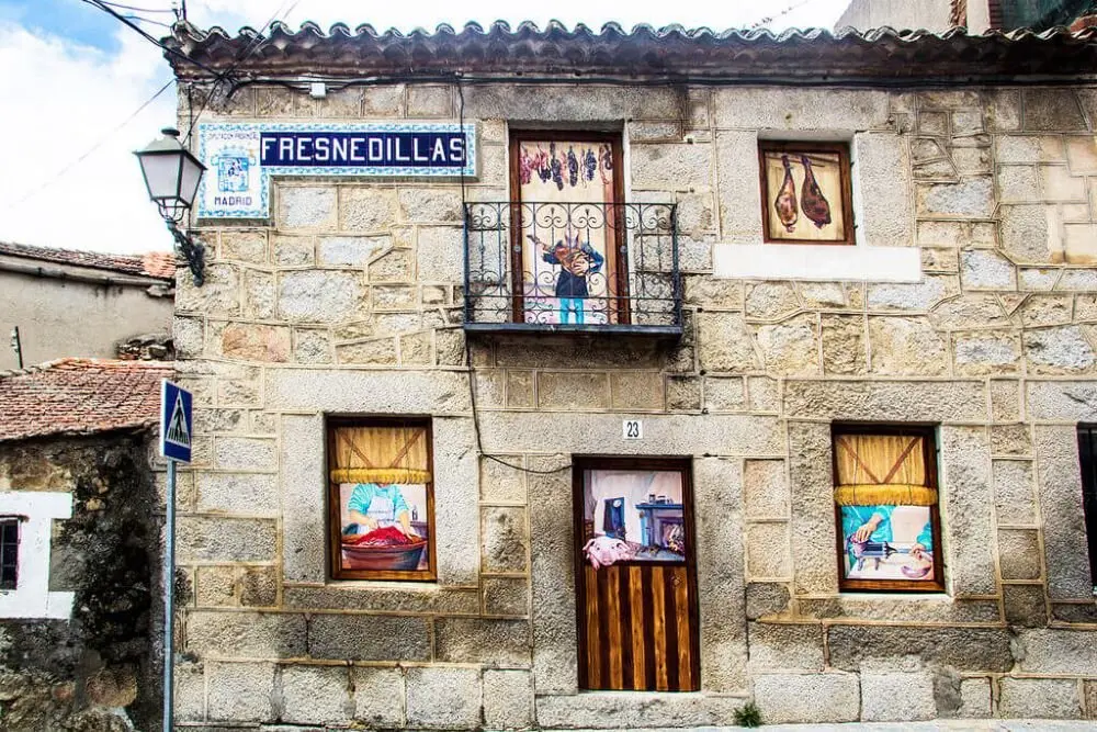 Ruta de las casas vivas. Fresnedillas de la Oliva.