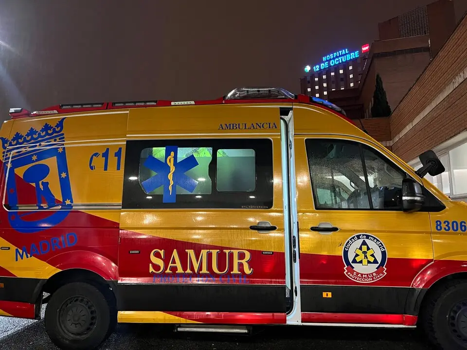 Archivo - Ambulancia de SAMUR Protecci&oacute;n Civil frente al Hospital 12 de Octubre de Madrid. Imagen de EP.