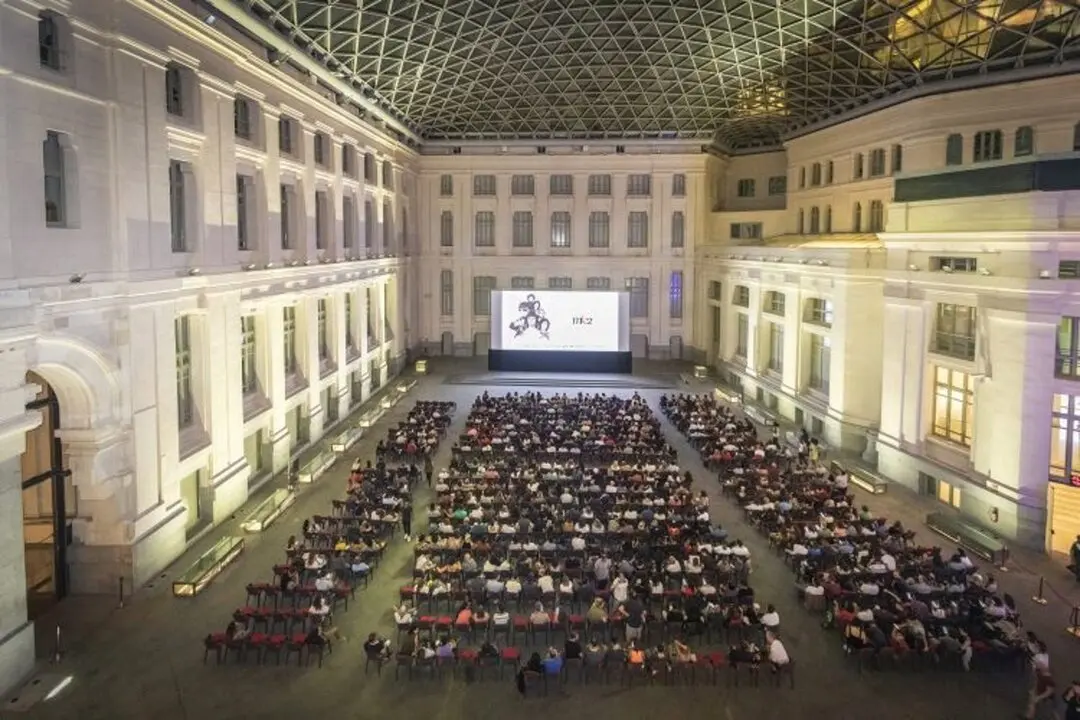 Imagen de la Galer&iacute;a de Cristal del Palacio de Cibeles, durante una de las proyecciones de Cibeles de Cine. EP.