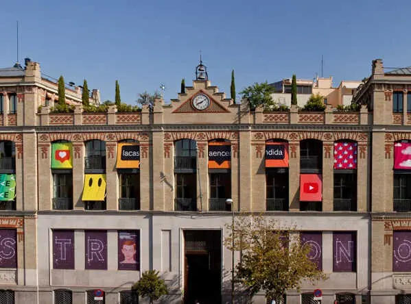 Fachada de La Casa Encendida.