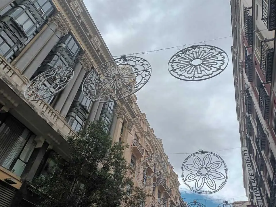 Un Madrid de luces instaladas se prepara para la Navidad. Imagen de EP.
