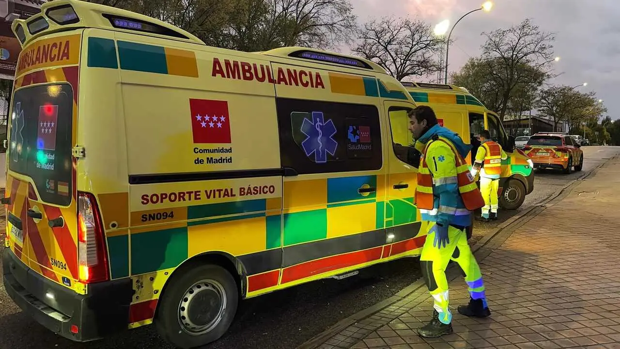 Actuaci&oacute;n en la colisi&oacute;n entre un patinete el&eacute;ctrico y un coche en Parla. Imagen de EP.