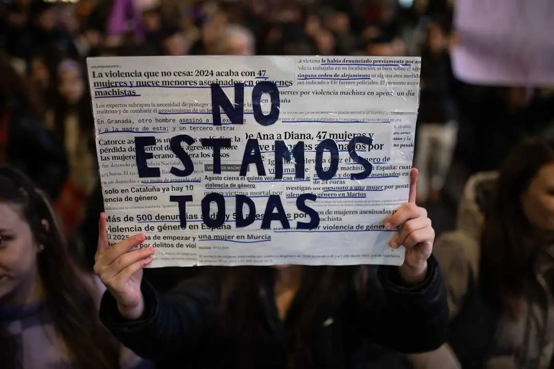 Una pancarta durante la manifestaci&oacute;n organizada por el Movimiento Feminista de Madrid por el 8M, a 8 de marzo de 2025, en Madrid (Espa&ntilde;a). EP.