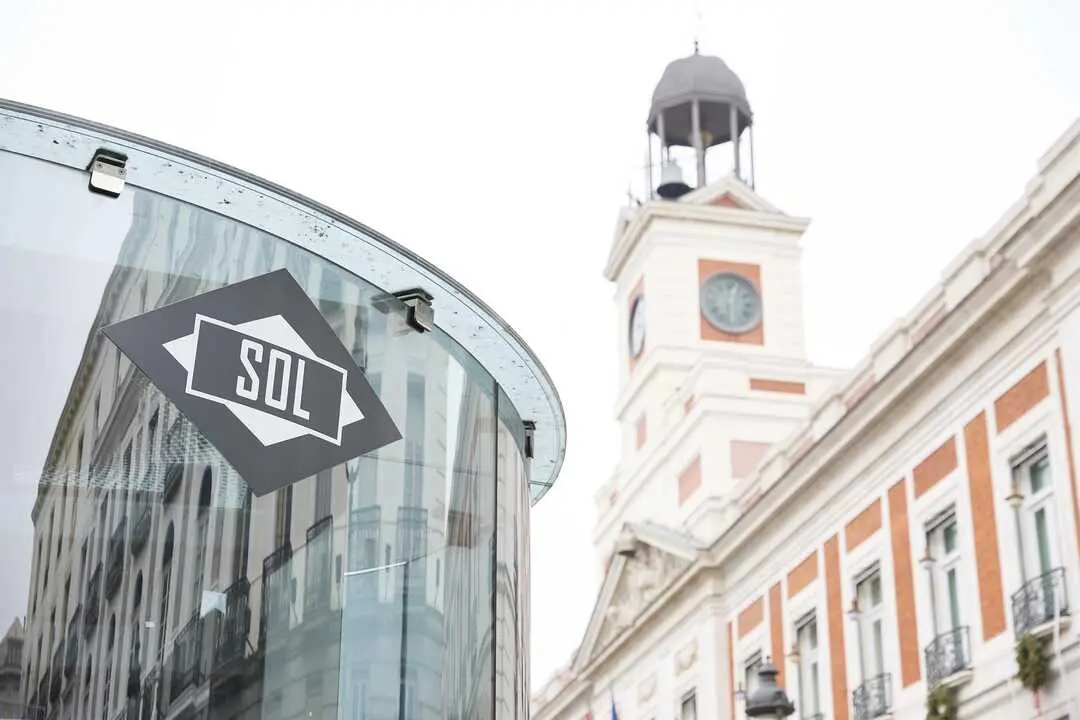 Entrada de la estaci&oacute;n de Sol de Metro