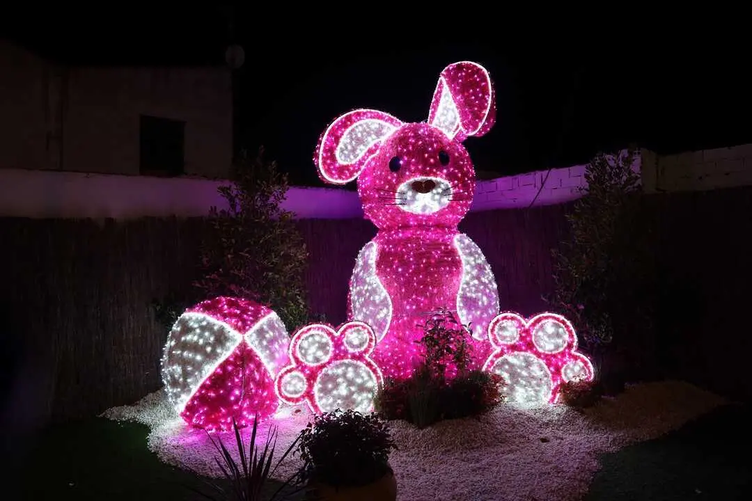 Figura navide&ntilde;a decoraci&oacute;n luces de calle. Imagen del Ayuntamiento de Fuenlabrada.