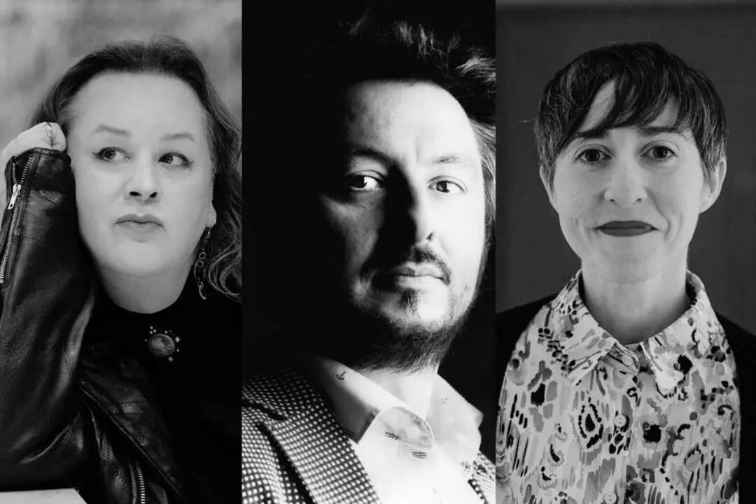 Alana S. Portero [(c)Flor Downes], Antonio Lucas [(c) Jos&eacute; Ayma] y Elena Medel [(c) Malba]. Imagen del Teatro de La Abad&iacute;a.
