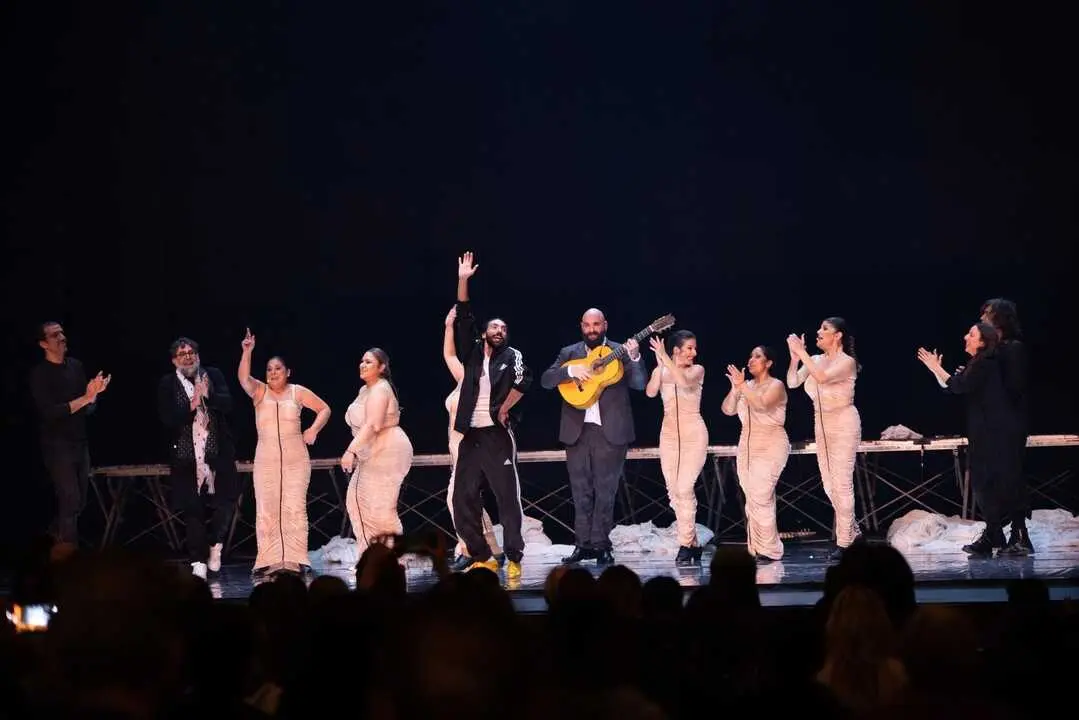 El artista flamenco Eduardo Guerrero baila entre la vigilia y el sue&ntilde;o El manto y su ojo en Teatros del Canal.