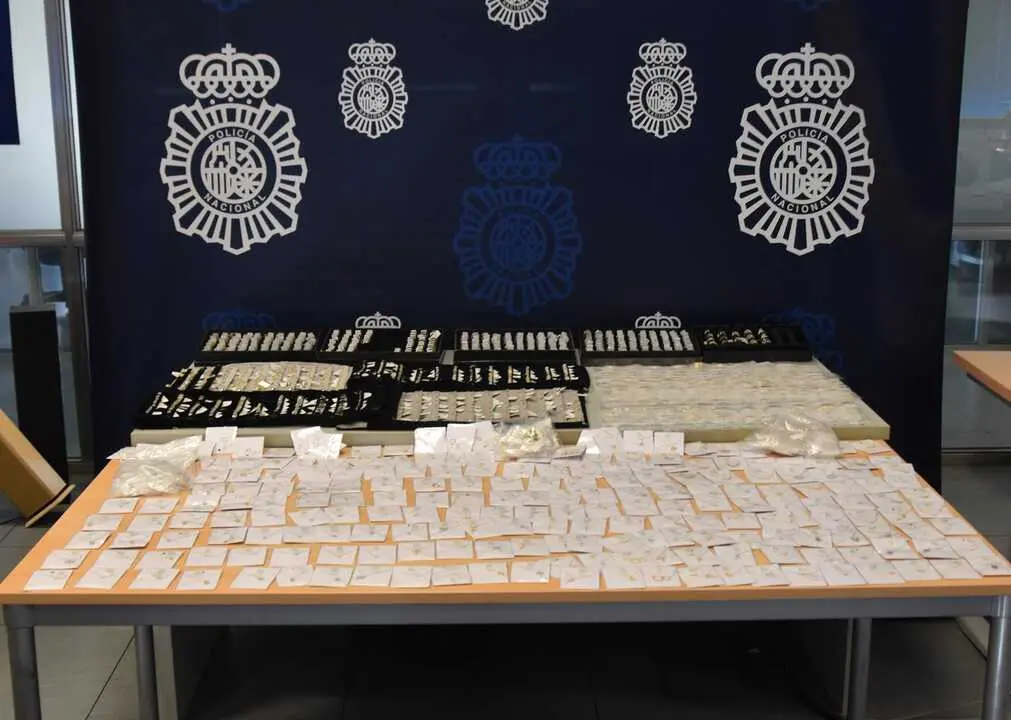 Muestrarios de joyas incautadas en una detenci&oacute;n de un hombre en Alcorc&oacute;n.