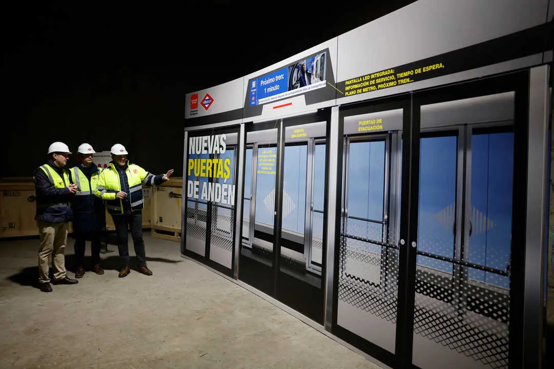 Nuevas puertas de automatizaci&oacute;n de la L&iacute;nea 6. Imagen de la Comunidad de Madrid.