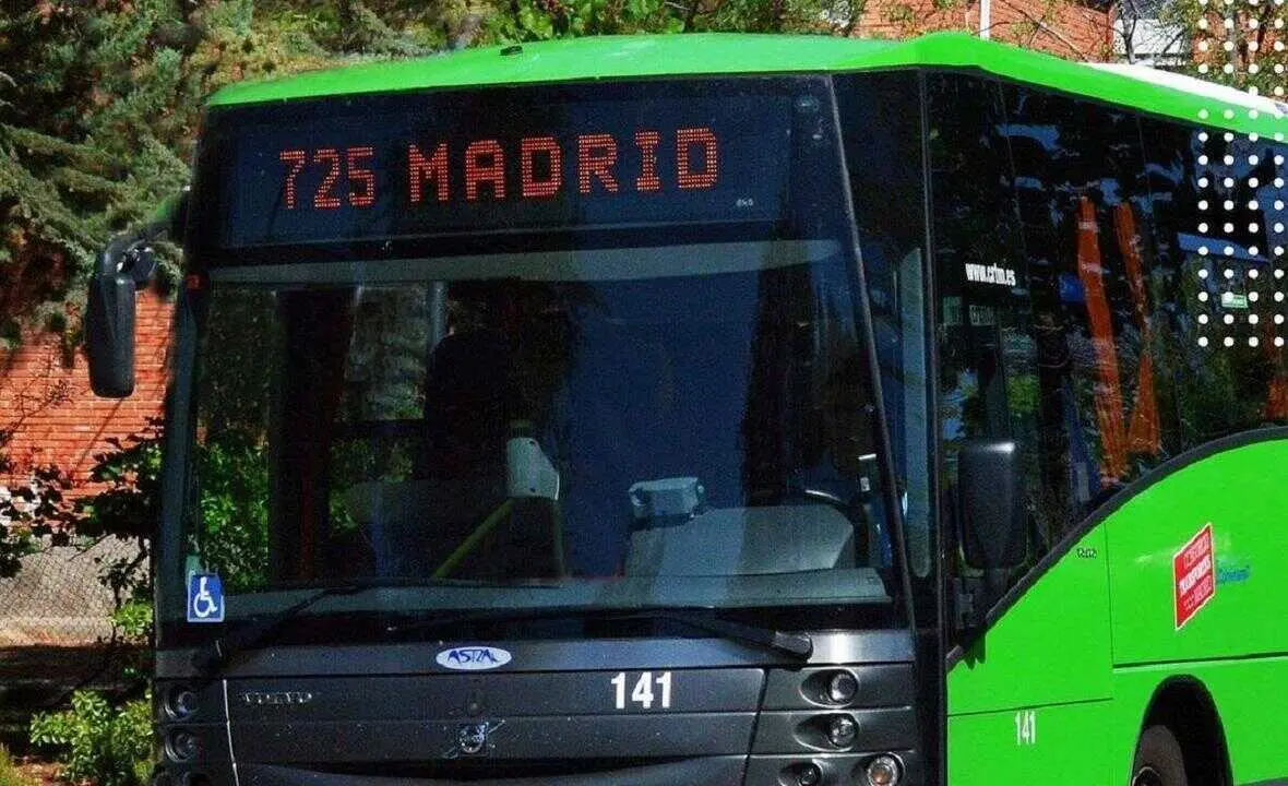 Imagen de archivo de un autob&uacute;s 725.