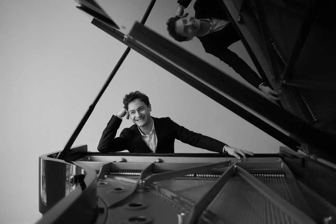 El pianista Thomas Enhco juega con Mozart, el jazz y la m&uacute;sica contempor&aacute;nea en Mozart Paradox, que estrena en Teatros del Canal.