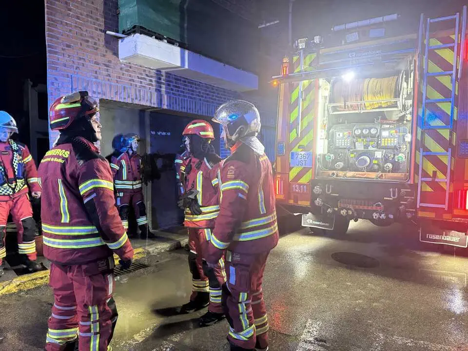 Dotaciones de bomberos. Imagen de Emergencias Madrid.